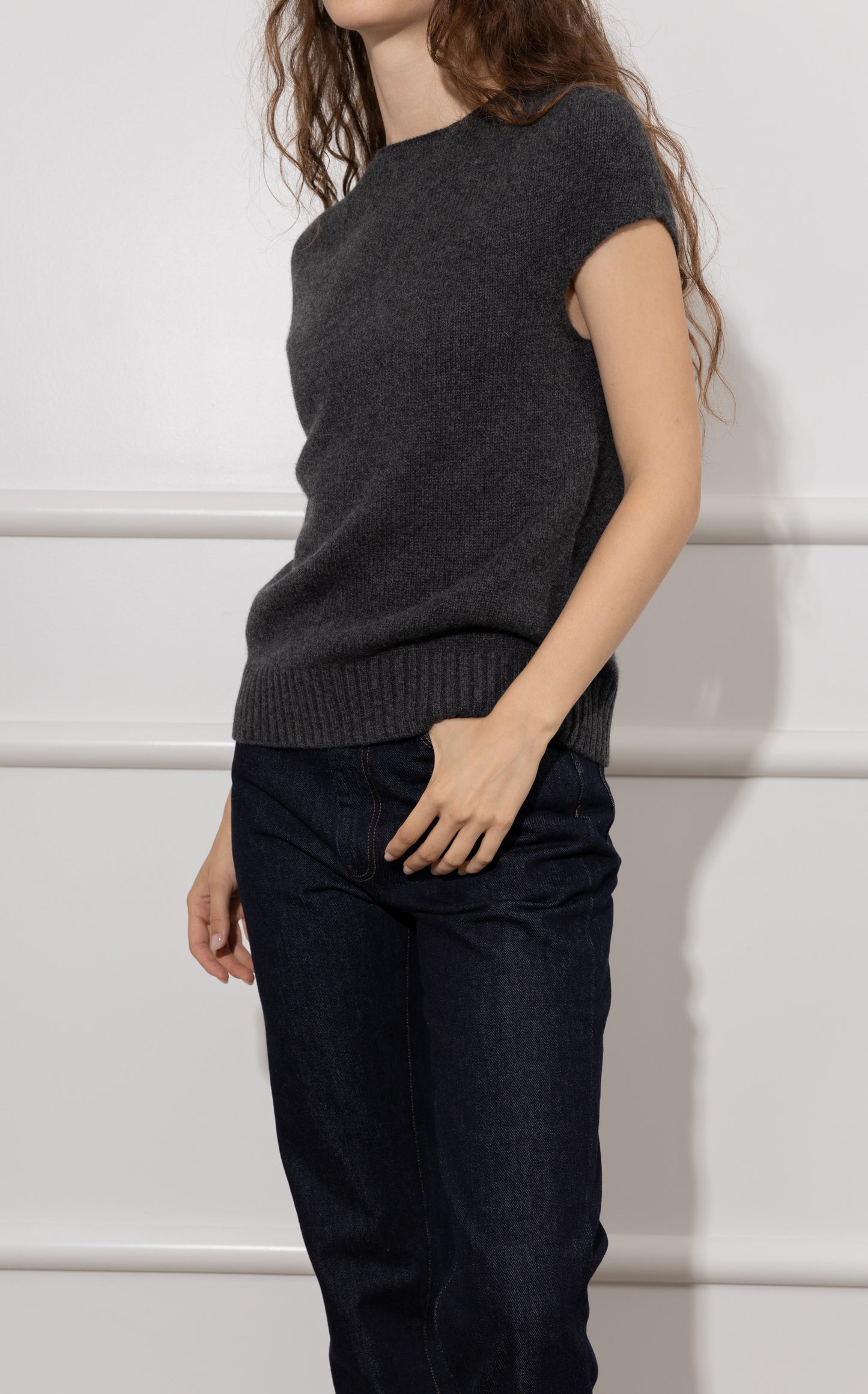 NEREUS Sleeveless Sweater